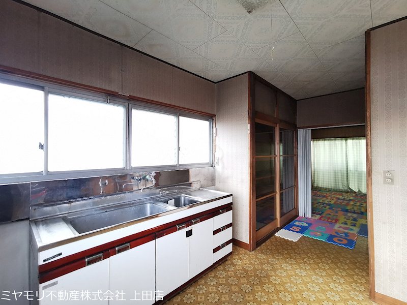 上田市蒼久保 中古戸建 内観写真（リビング以外の居室）