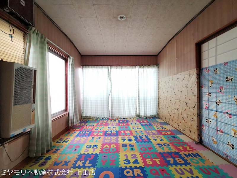 上田市蒼久保 中古戸建 内観写真（リビング以外の居室）