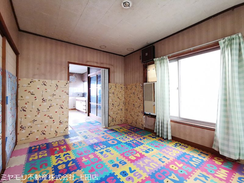 上田市蒼久保 中古戸建 内観写真（リビング以外の居室）