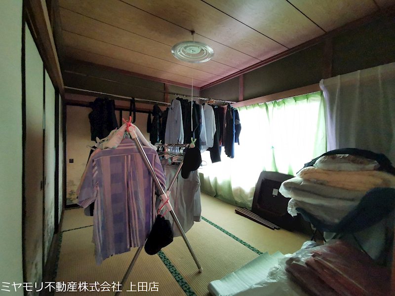 上田市蒼久保 中古戸建 内観写真（リビング以外の居室）