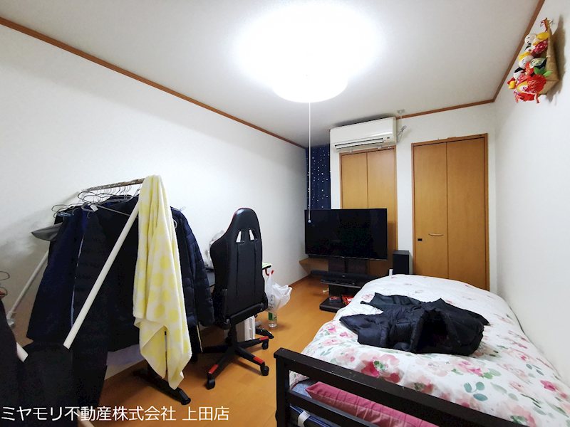 上田市蒼久保 中古戸建 内観写真（リビング以外の居室）