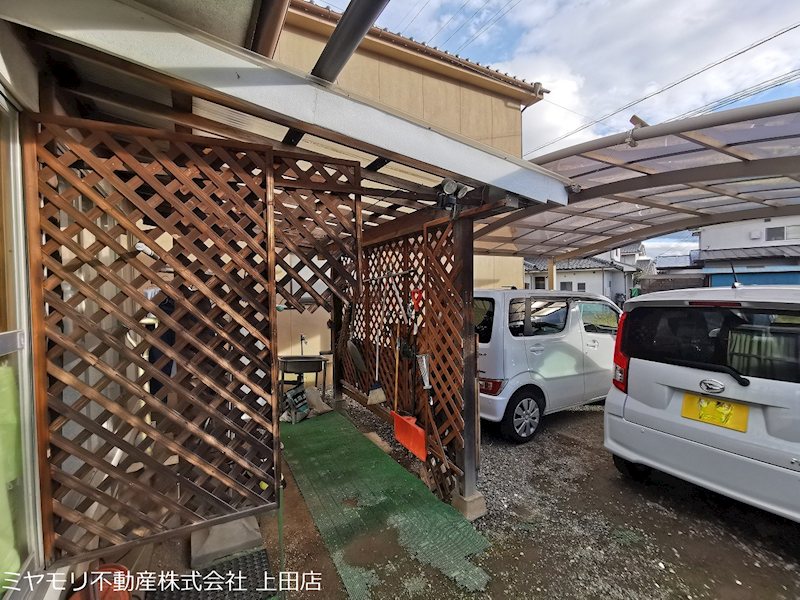 上田市蒼久保 中古戸建 現地写真（駐車場）
