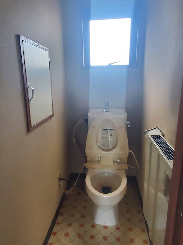 小海町豊里　中古事務所兼住宅 内観写真（トイレ）