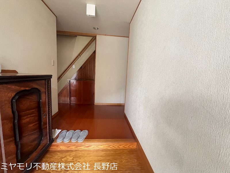 長野県千曲市上山田温泉２丁目 現地写真（玄関）