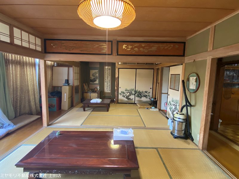 上田市諏訪形　中古戸建 内観写真（リビング以外の居室）