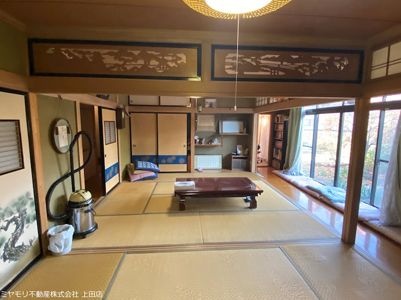上田市諏訪形　中古戸建 内観写真（リビング以外の居室）