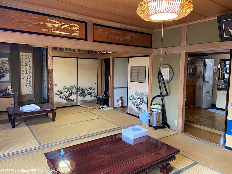 上田市諏訪形　中古戸建 内観写真（リビング以外の居室）