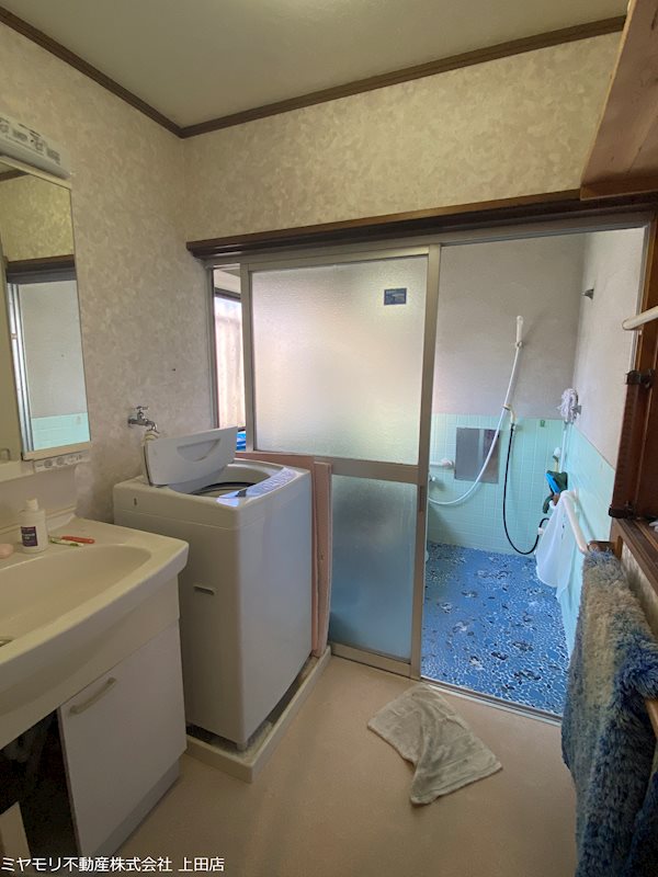 上田市諏訪形　中古戸建 内観写真（洗面台・洗面所）