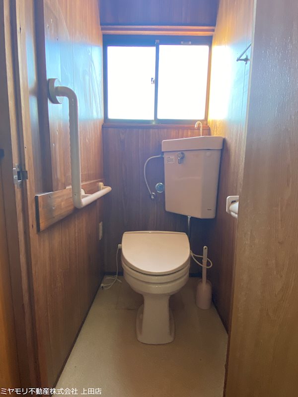 上田市諏訪形　中古戸建 内観写真（トイレ）