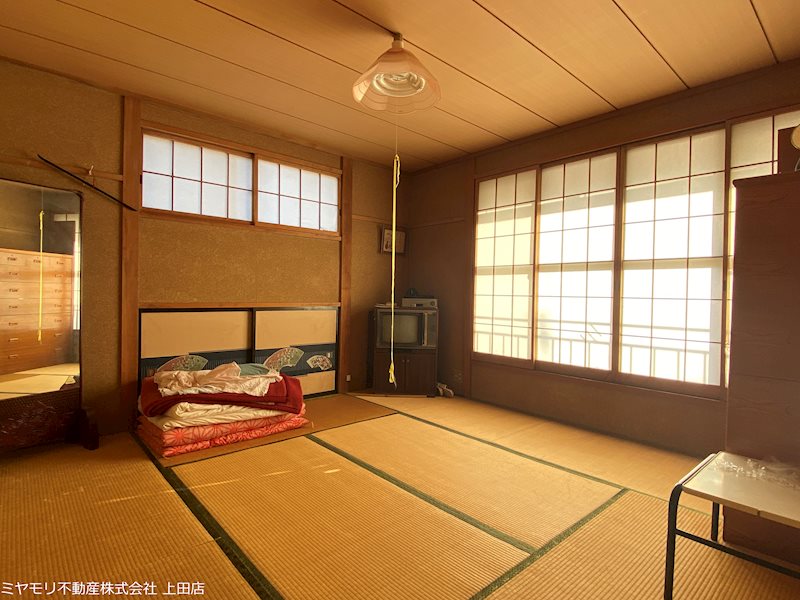 上田市諏訪形　中古戸建 内観写真（リビング以外の居室）