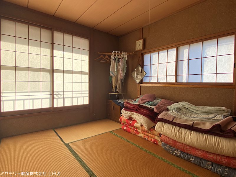 上田市諏訪形　中古戸建 内観写真（リビング以外の居室）