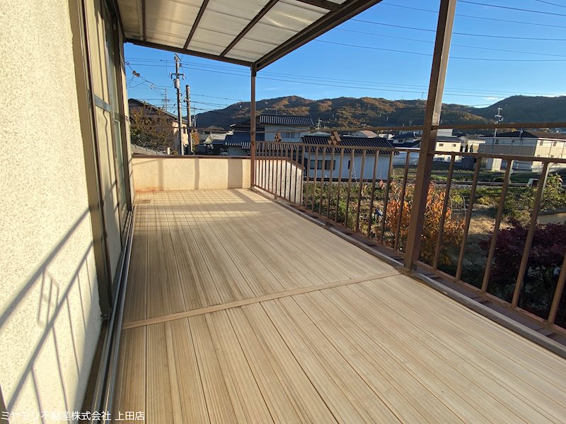 上田市諏訪形　中古戸建 現地写真（バルコニー）