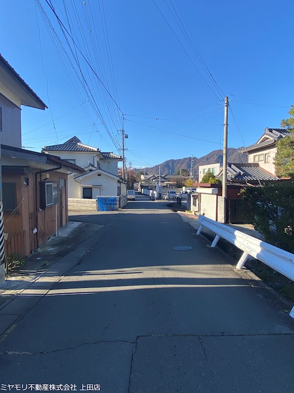 上田市諏訪形　中古戸建 現地写真（前面道路含む現地写真）