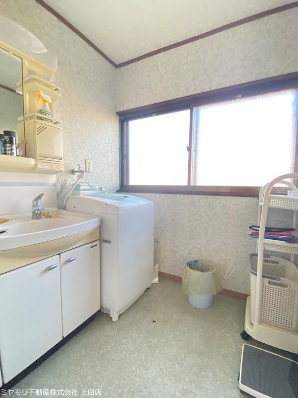 【契約済】東御市新屋　中古戸建 内観写真（洗面台・洗面所）