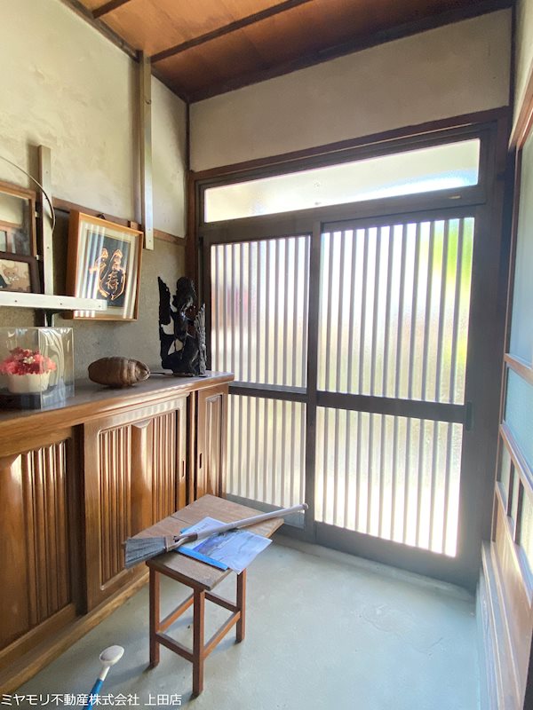 上田市御嶽堂　中古戸建 現地写真（玄関）