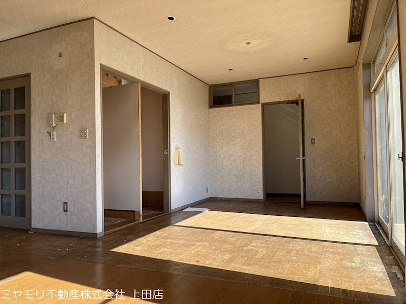 上田市上田　中古戸建 内観写真（リビング）