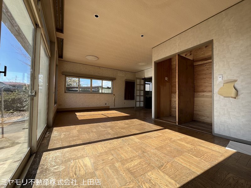 上田市上田　中古戸建 内観写真（リビング）