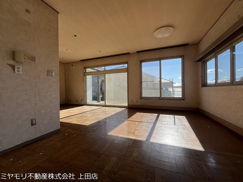 上田市上田　中古戸建 内観写真（リビング）