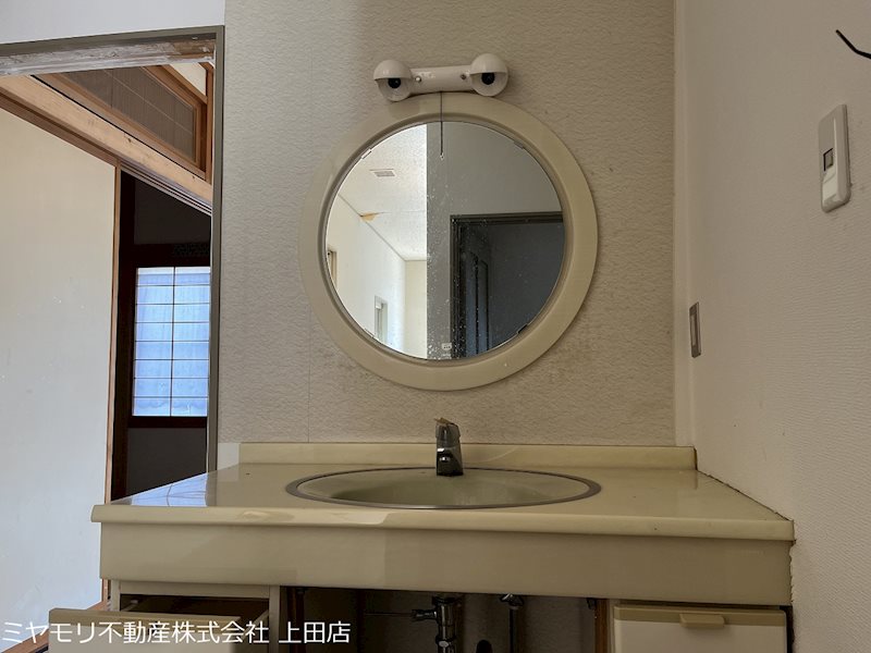 上田市上田　中古戸建 内観写真（洗面台・洗面所）