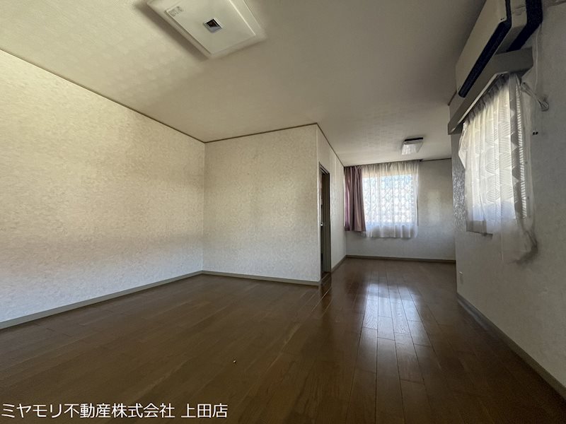 上田市上田　中古戸建 内観写真（リビング以外の居室）