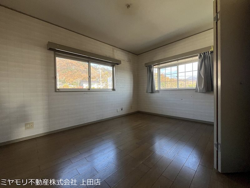 上田市上田　中古戸建 内観写真（リビング以外の居室）