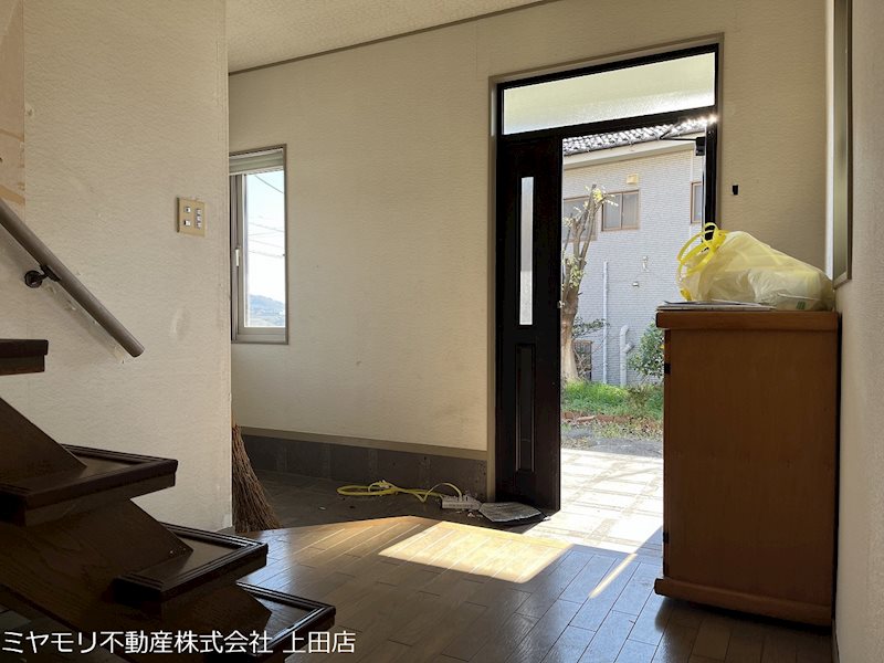 上田市上田　中古戸建 現地写真（玄関）
