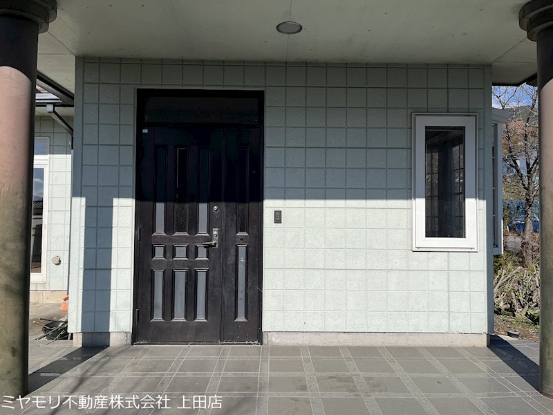 上田市上田　中古戸建 現地写真（玄関）