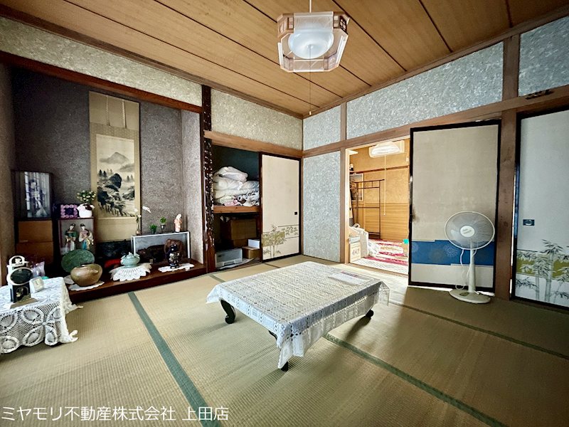 上田市上丸子　中古戸建 内観写真（リビング以外の居室）