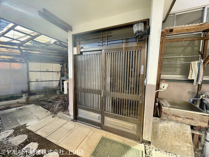 上田市上丸子　中古戸建 現地写真（玄関）