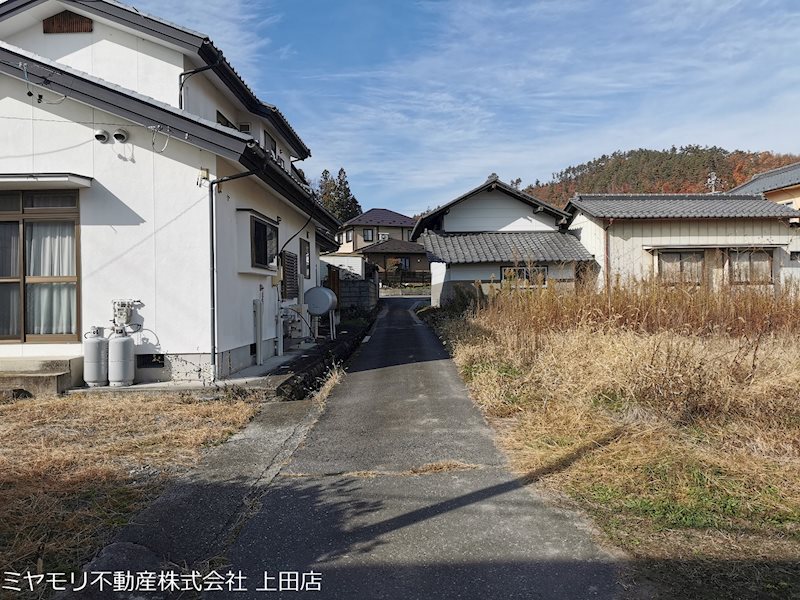 上田市生田　中古戸建 現地写真（前面道路含む現地写真）
