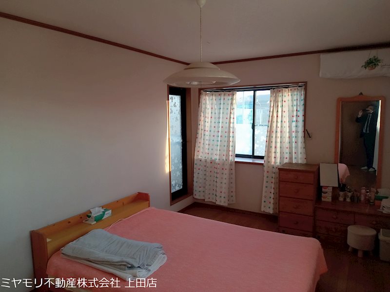 上田市材木町　中古戸建 内観写真（リビング以外の居室）
