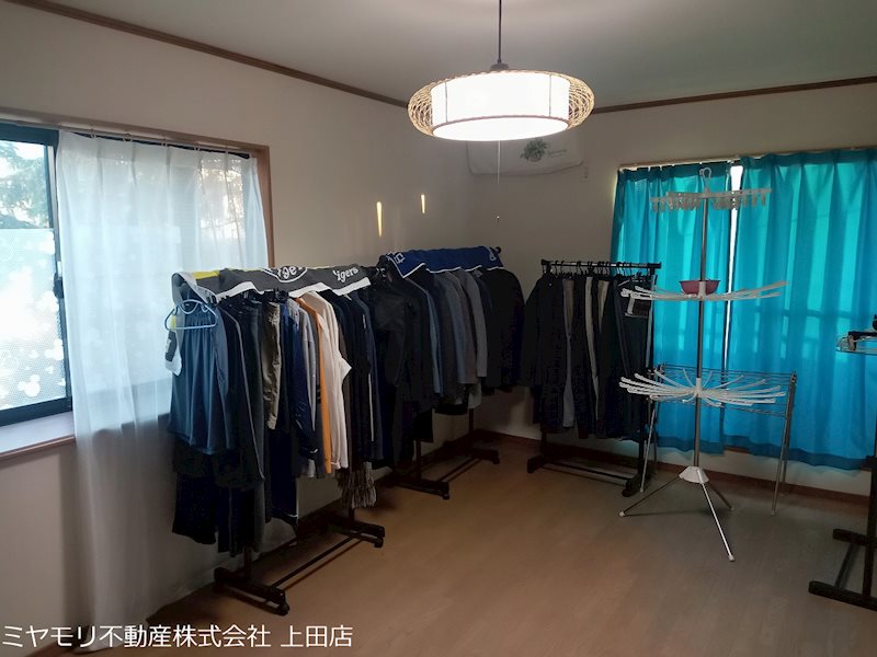 上田市材木町　中古戸建 内観写真（リビング以外の居室）