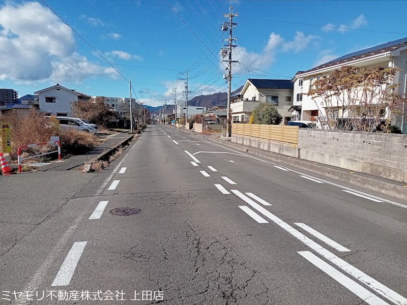 上田市材木町　中古戸建 現地写真（前面道路含む現地写真）