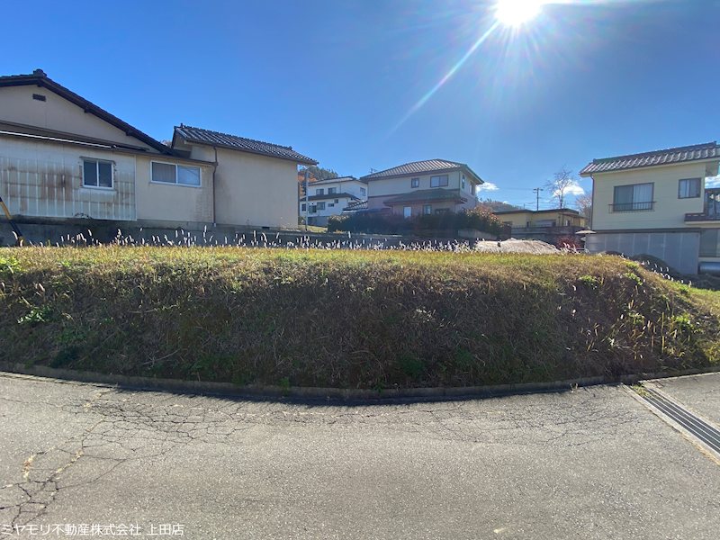 【商談中】　上田市中丸子　土地 現地写真（前面道路含む現地写真）