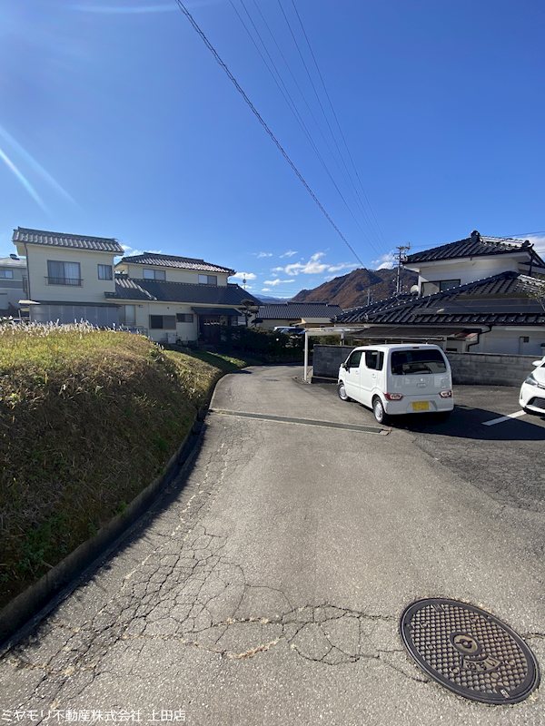 【商談中】　上田市中丸子　土地 現地写真（前面道路含む現地写真）