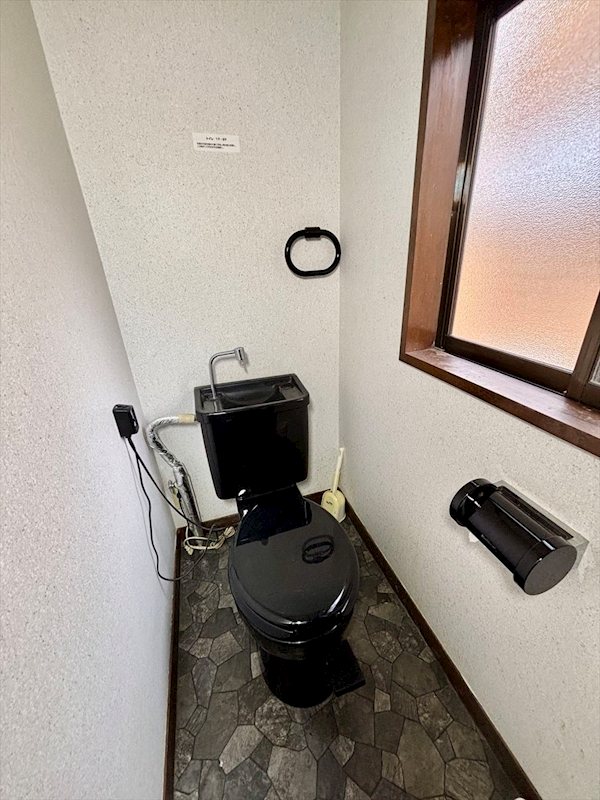 小諸市大久保　中古戸建 内観写真（トイレ）