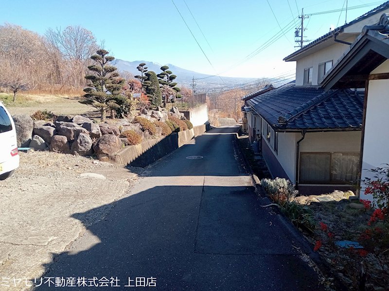 上田市生田　土地 現地写真（前面道路含む現地写真）
