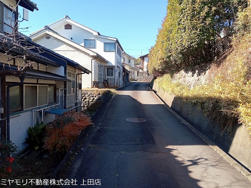 上田市生田　土地 現地写真（前面道路含む現地写真）