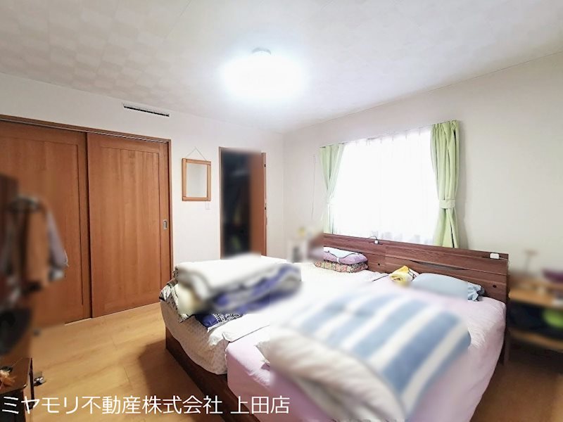 東御市祢津　中古戸建 内観写真（リビング以外の居室）
