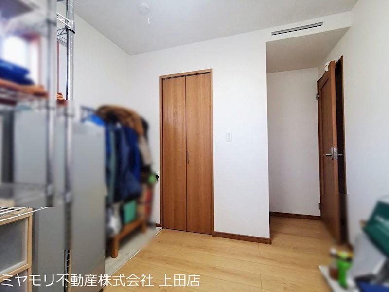東御市祢津　中古戸建 内観写真（リビング以外の居室）