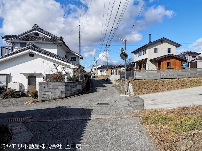 東御市祢津　中古戸建 現地写真（前面道路含む現地写真）