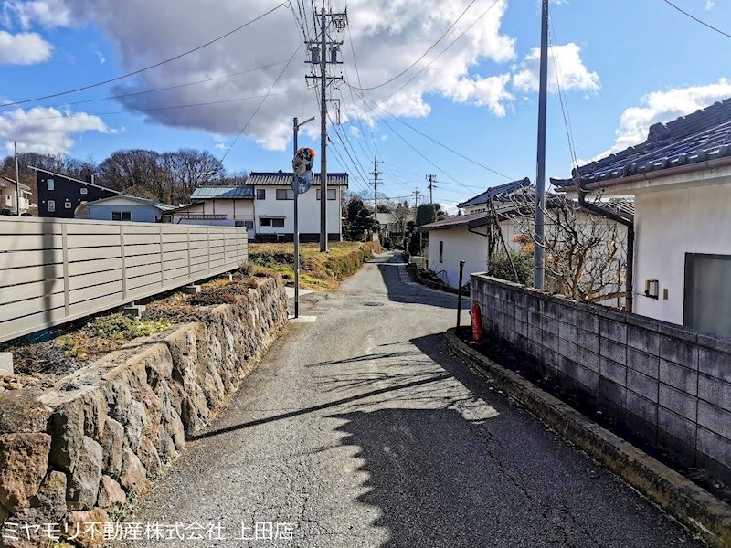 東御市祢津　中古戸建 現地写真（前面道路含む現地写真）