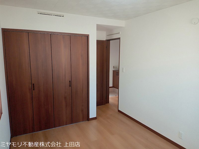 上田市住吉　新築戸建 内観写真（リビング以外の居室）