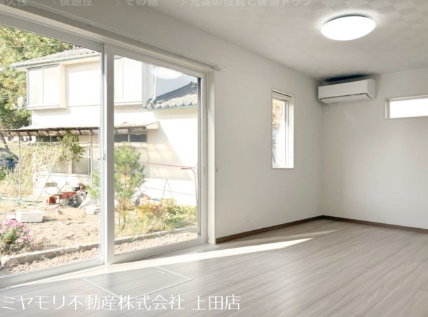 上田市上塩尻　新築戸建 内観写真（リビング）