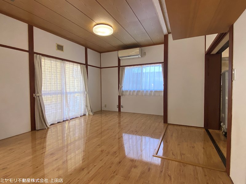 【商談中】上田市小泉　中古戸建 内観写真（リビング以外の居室）