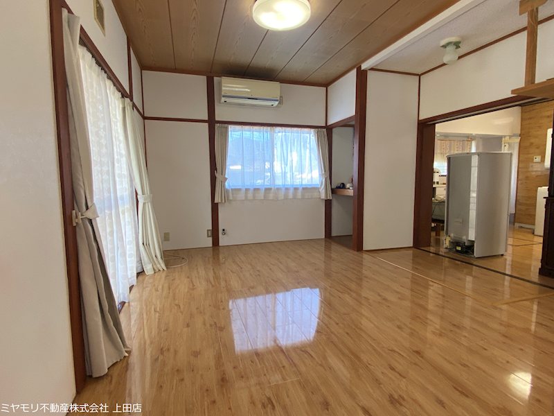 【商談中】上田市小泉　中古戸建 内観写真（リビング以外の居室）
