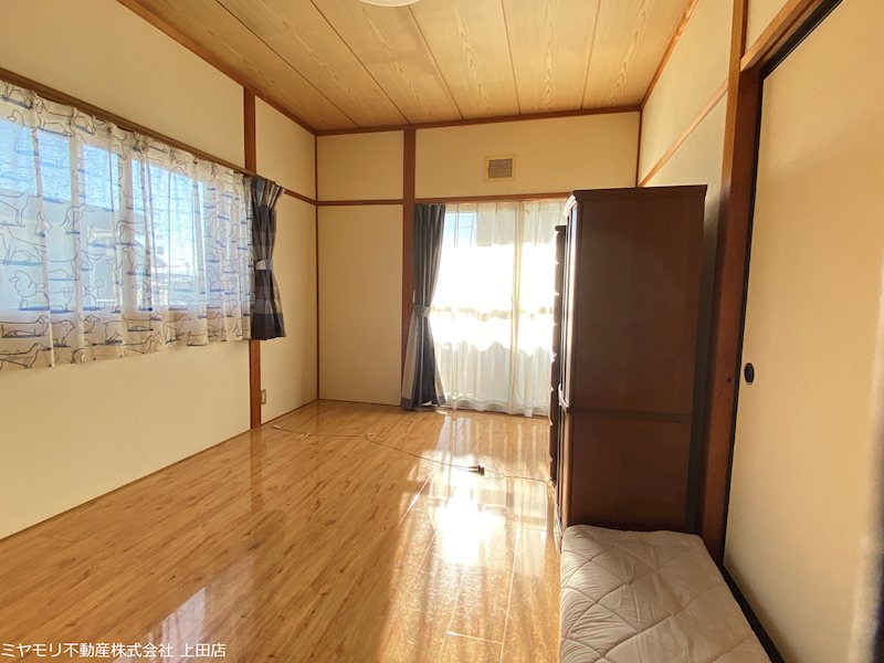 【商談中】上田市小泉　中古戸建 内観写真（リビング以外の居室）