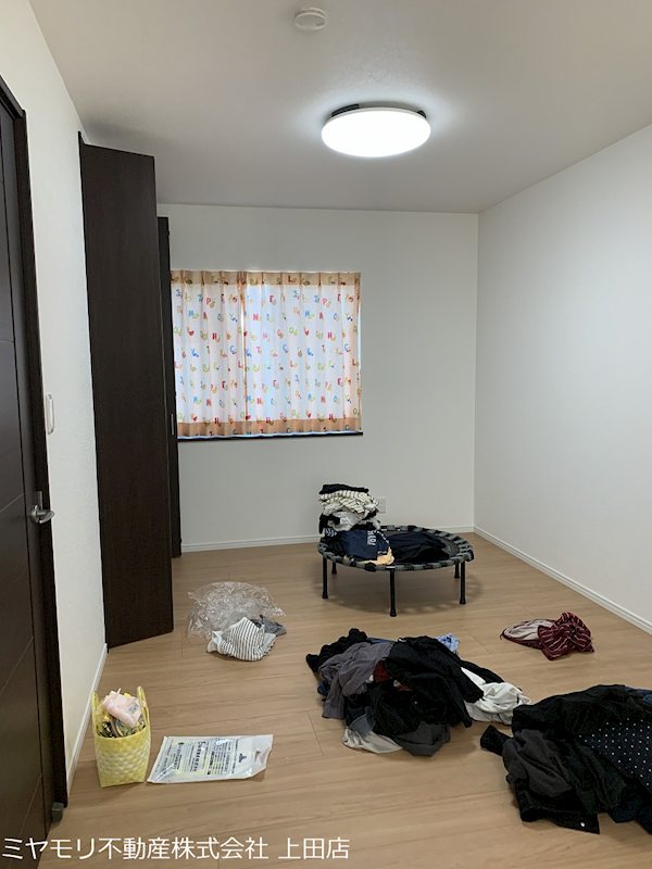 上田市御嶽堂　中古戸建 内観写真（リビング以外の居室）