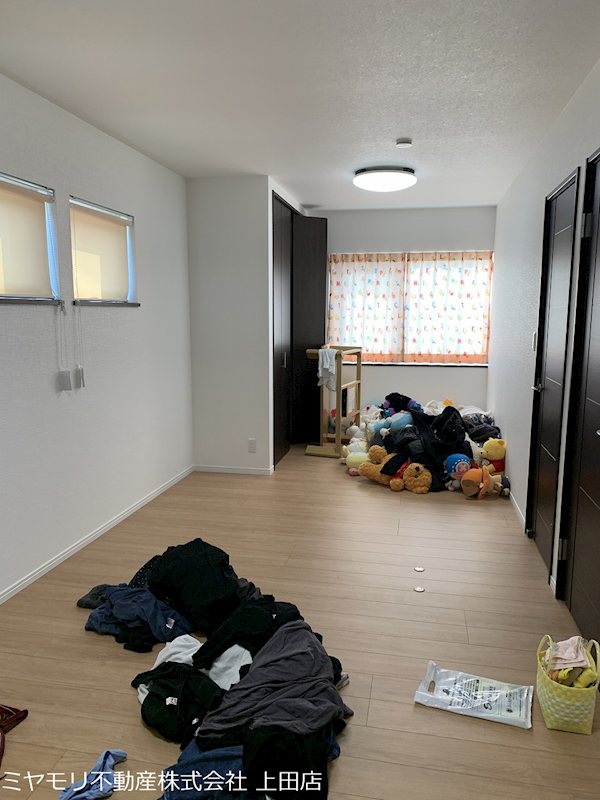 上田市御嶽堂　中古戸建 内観写真（リビング以外の居室）