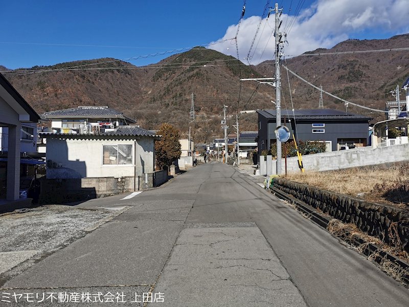 上田市緑が丘3丁目　土地 現地写真（前面道路含む現地写真）
